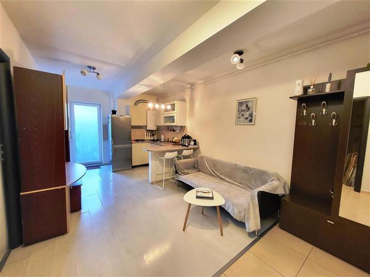 Apartament cu 2 camere decomandat, mobilat în Tractorul