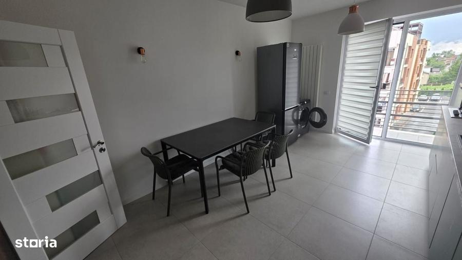 Apartament cu 3 camere decomandat în Central