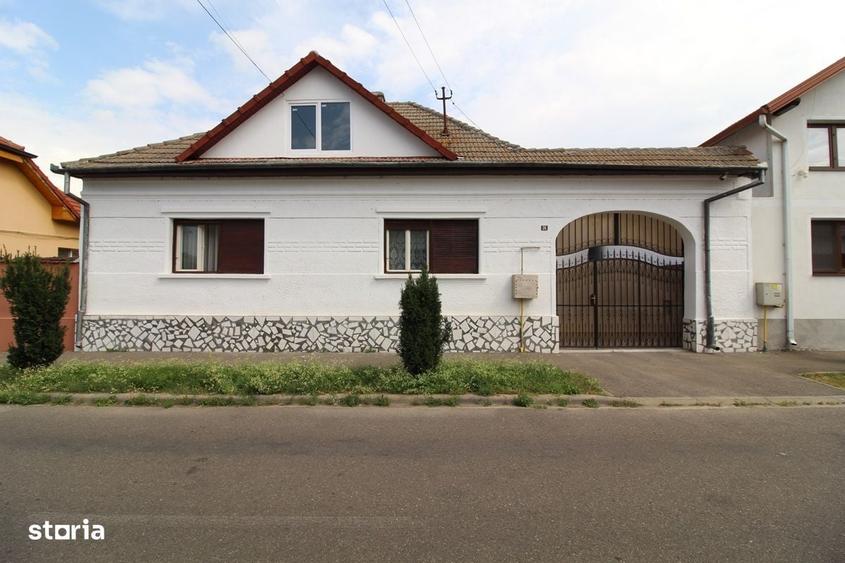 Casă cu 4 camere în Central