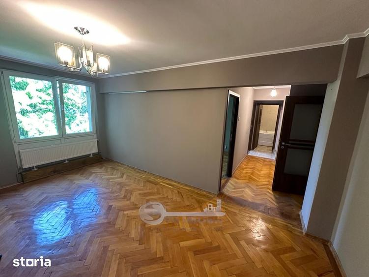 Apartament cu 3 camere semidecomandat în Ultracentral