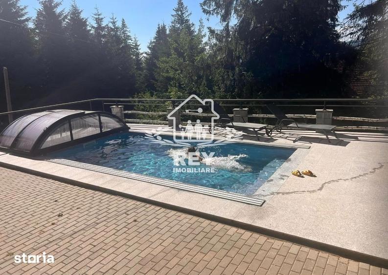 Casă cu 10 camere cu Teren 250 Mp în Central
