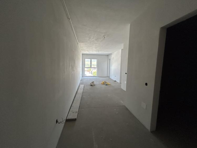 Apartament cu 3 camere semidecomandat în Florești — fotografia 1
