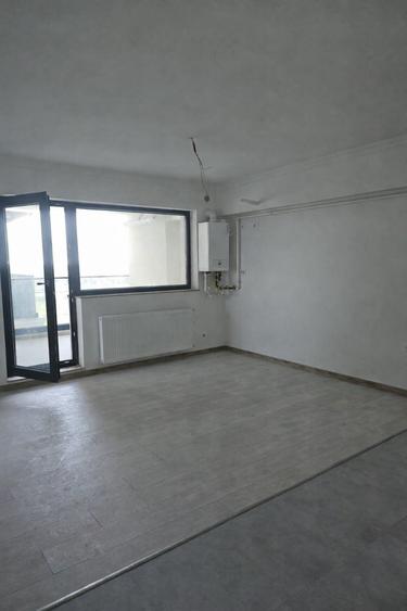 Apartament cu 3 camere decomandat în Energia