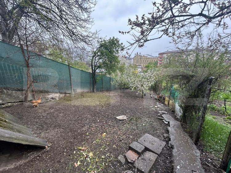 Casă individuală cu 2 camere cu Canalizare în Central