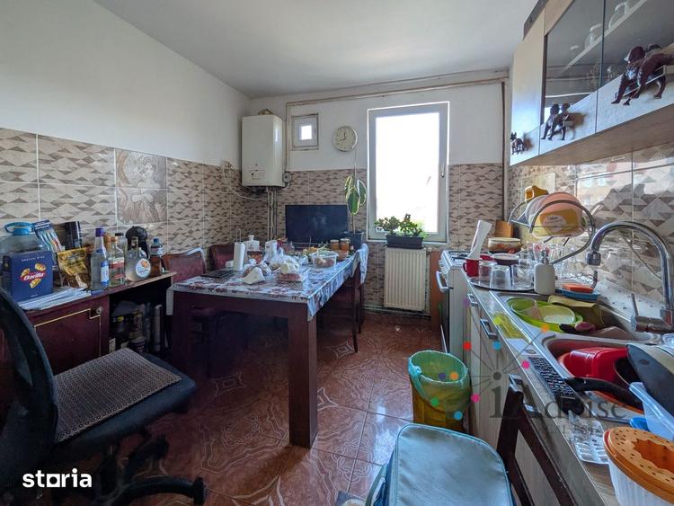 Apartament cu 4 camere decomandat în Dârste