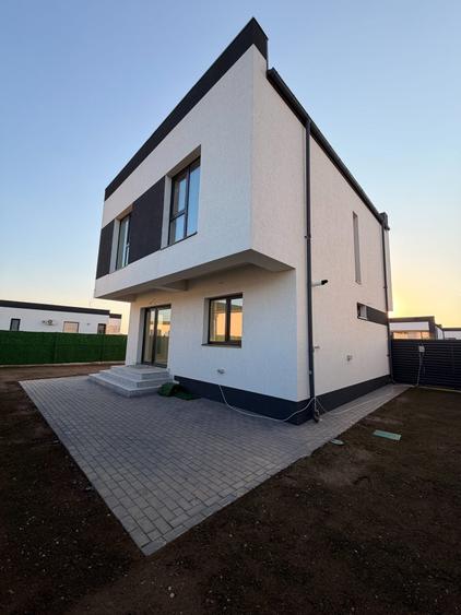 Casă individuală cu 4 camere cu Teren 500 Mp în Vidra