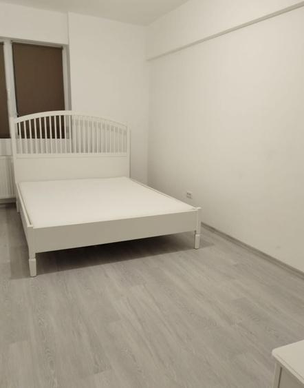 Apartament cu 2 camere semidecomandat, mobilat în Văcăresti
