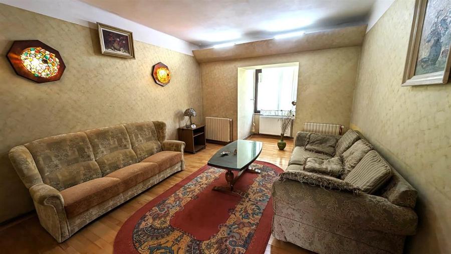 Apartament cu 3 camere decomandat în Central