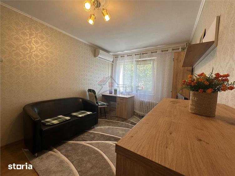Apartament cu 2 camere semidecomandat în Podu Roș