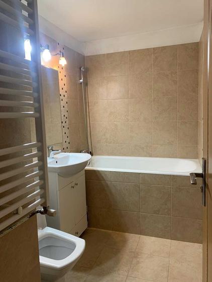 Apartament cu 3 camere decomandat în Iosia