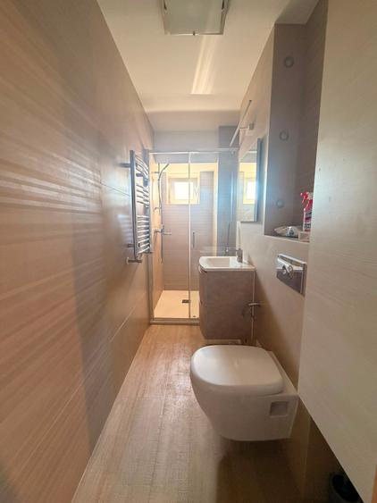 Apartament cu 3 camere decomandat în Victoriei
