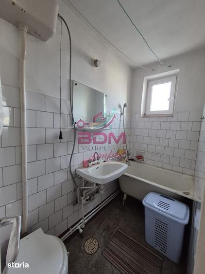 Apartament cu 3 camere semidecomandat în Micro 1
