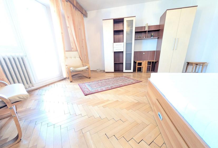 Garsonieră decomandată în Complex Studențesc