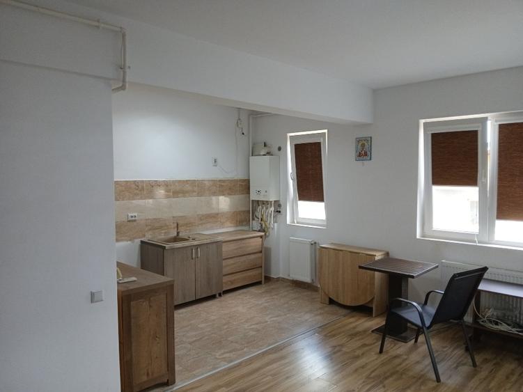 Apartament cu 2 camere semidecomandat în Rahova