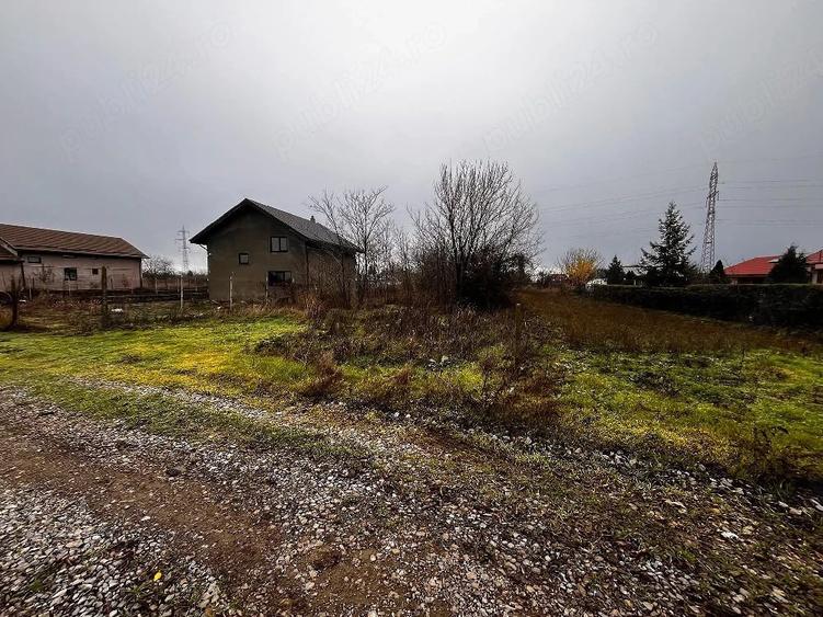 Teren de 1000 mp, în Vânători
