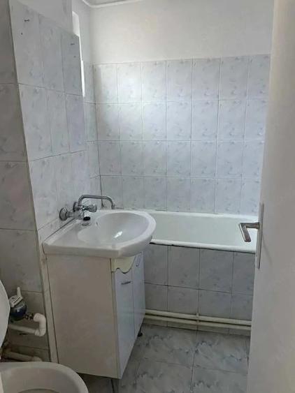 Apartament cu 3 camere decomandat în Casa de Cultură