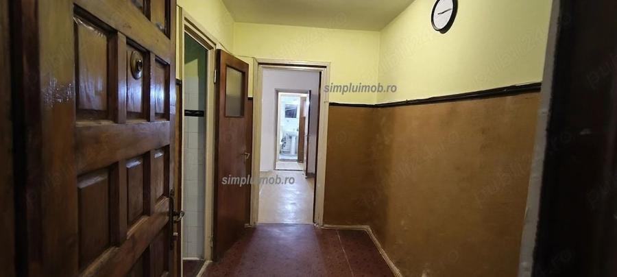 Apartament cu 3 camere semidecomandat în Berceni