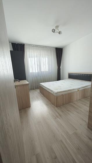 Garsonieră decomandată în Roșu