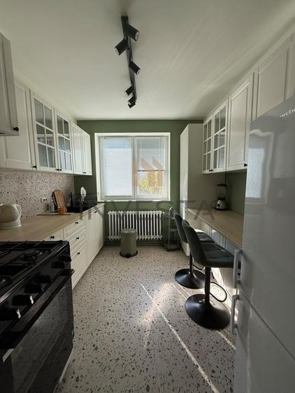 Apartament cu 3 camere semidecomandat, mobilat în Gheorgheni