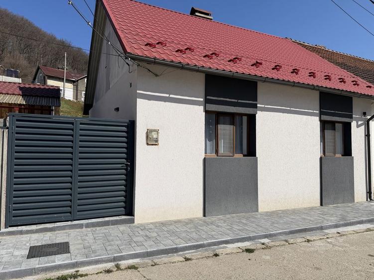 Casă cu 3 camere în Central
