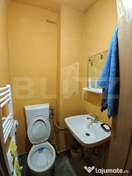 Apartament cu 4 camere semidecomandat în Central