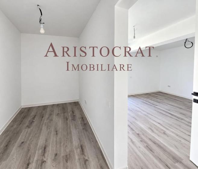 Casă cu 5 camere cu Teren 330 Mp în Corbeanca
