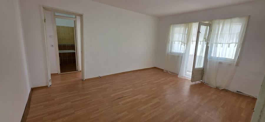 2 camere str.Miron Costin partea spre centru - 2