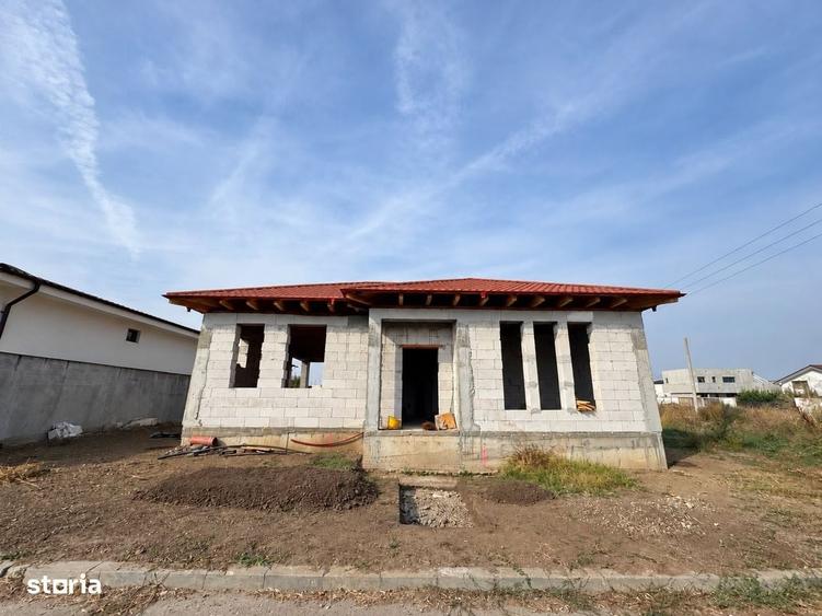 Casă cu 3 camere în Energia