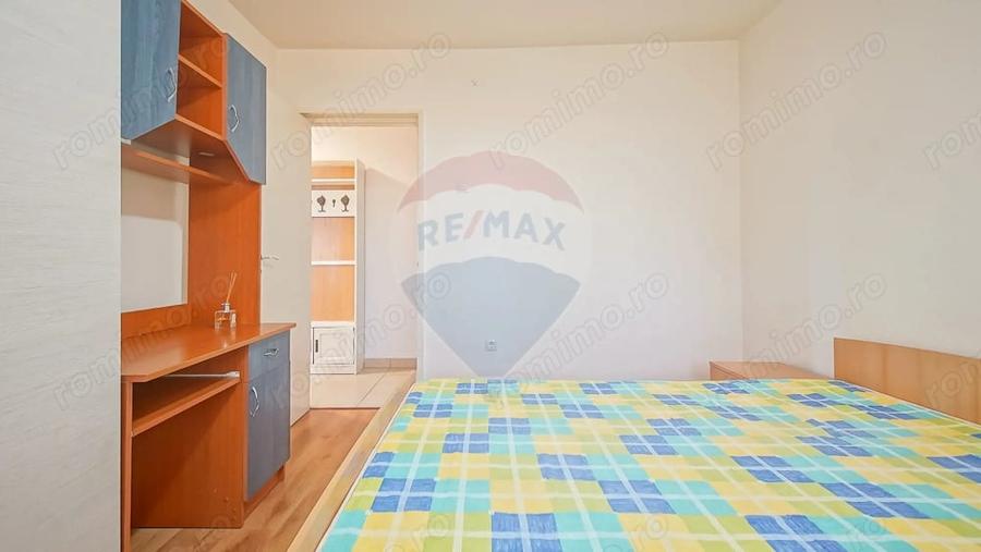 Apartament cu 3 camere semidecomandat în Astra