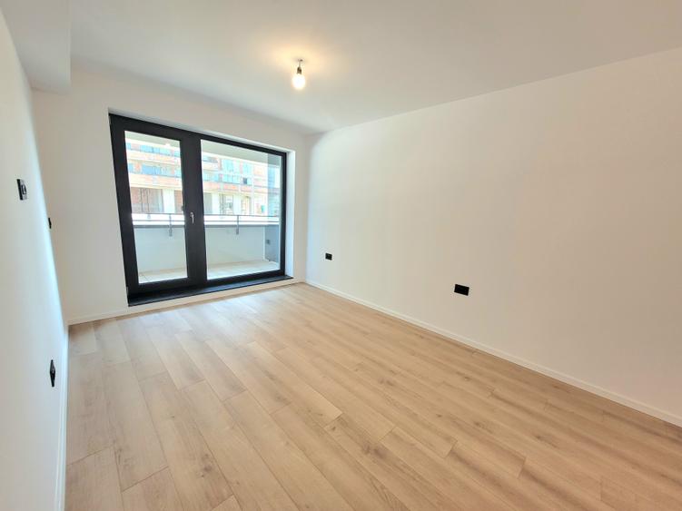 Apartament cu 2 camere nedecomandat în Tractorul