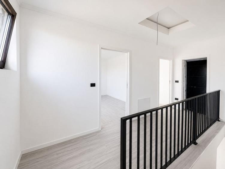 Duplex cu 4 camere cu Canalizare în Moșnița Nouă