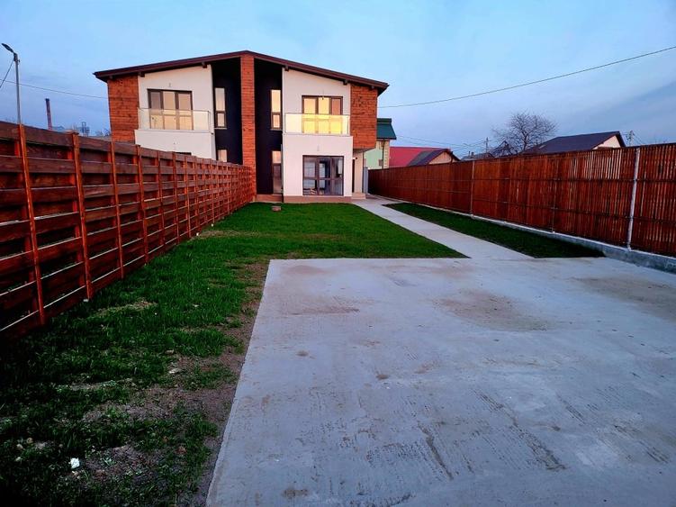 Duplex cu 4 camere cu Teren 365 Mp în Central
