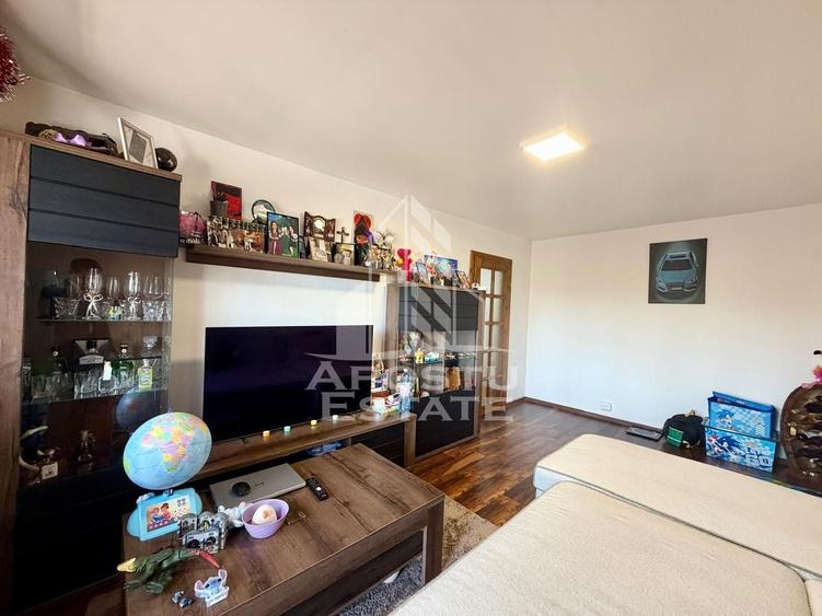 Apartament cu 3 camere decomandat, mobilat în Lipovei