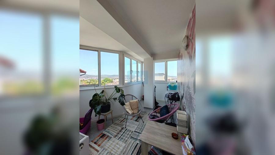 Apartament cu 3 camere semidecomandat, mobilat în Semicentral