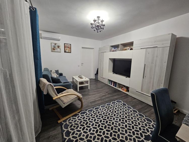 Apartament cu 3 camere semidecomandat, mobilat în Sânnicoară
