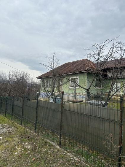 Casă cu 4 camere în Frasin