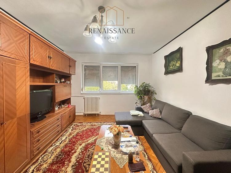 Apartament cu 3 camere semidecomandat, mobilat în Dacia