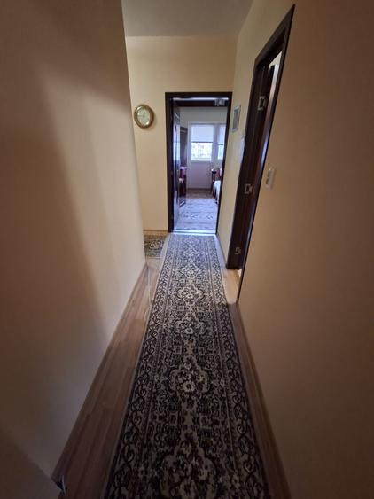 Apartament cu 4 camere decomandat, mobilat în Dacia