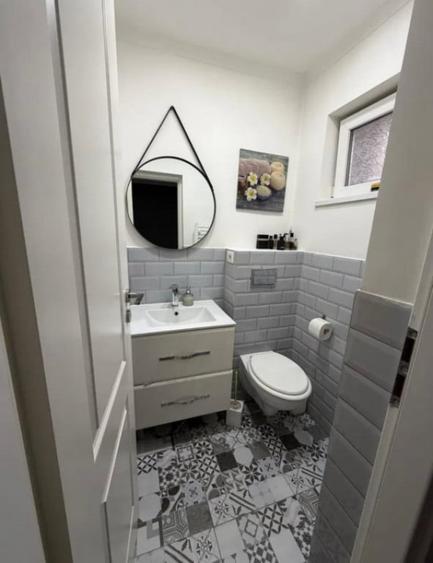 Apartament de vanzare Decomandat ,3 camere 65 mp , zona Mar - 7