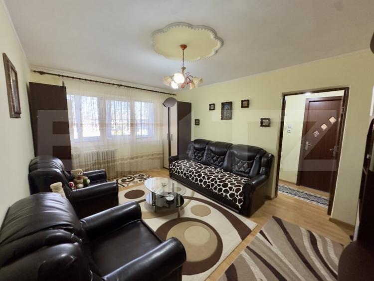 Apartament cu 2 camere semidecomandat, mobilat în Cugir