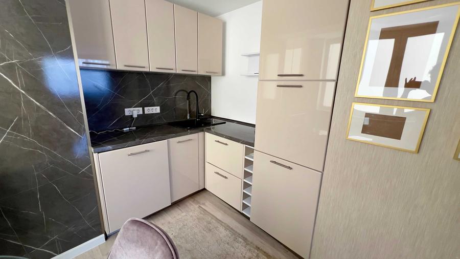 Apartament cu 3 camere decomandat în Central