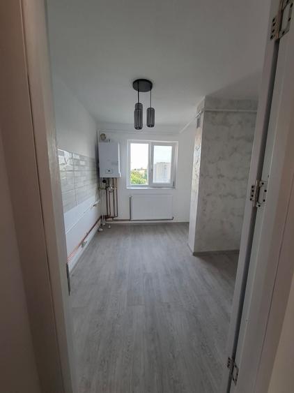 Apartament cu 3 camere decomandat în Rovine