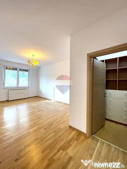 Apartament cu 4 camere decomandat în Nordului
