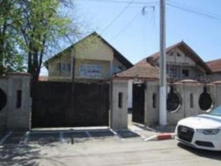 Casă cu 5 camere cu Teren 670 Mp în Central