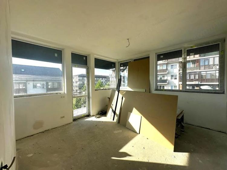 Apartament cu 5 camere decomandat în Dobroești