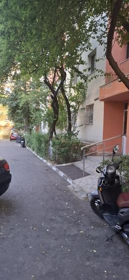 Apartament decomandat în Teiul Doamnei