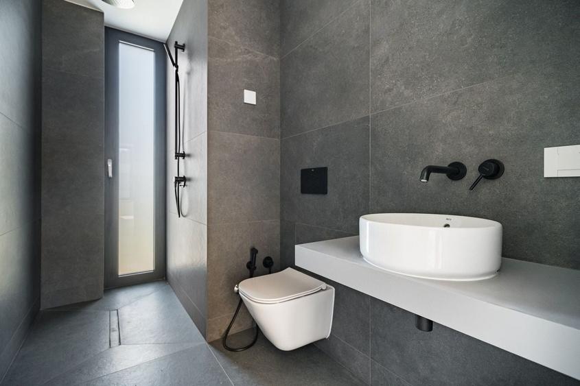 Casă cu 4 camere cu Piscina în Tunari