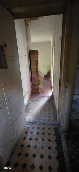 Casă cu 4 camere în Central