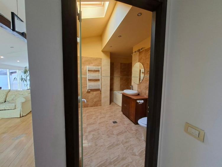 Apartament cu 3 camere semidecomandat în Străulești