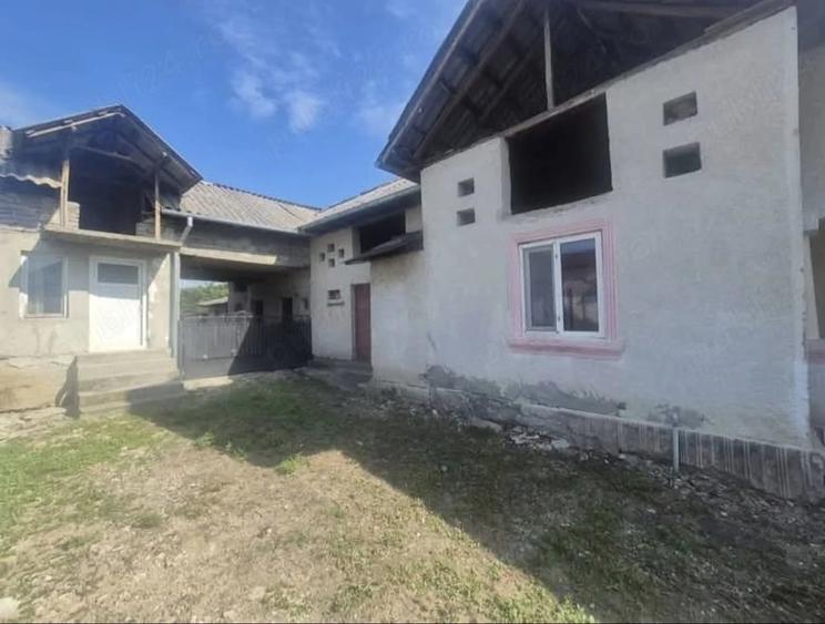 Casă cu 3 camere cu Teren 1750 Mp în Exterior Vest